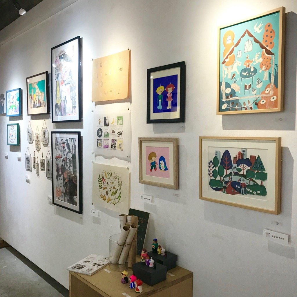 ondo_creative's tweet photo. 【大阪／ondo,tosabori】
tête illustration magazine exhibition Vol.3
1日目

本日より始まりました！
総勢20名による平面作品とZINEの展示。
ギャラリー内は作品でいっぱいです。

見ごたえたっぷりな本展、ぜひお越しくださいませ。

https://t.co/kLSg3tpWIW https://t.co/j3uER3twj1