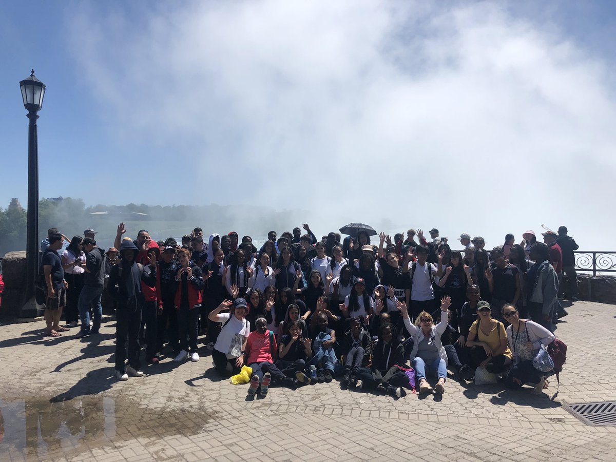 mrstravica's tweet photo. Yesterday we enjoyed a beautiful day in Niagara Falls with our intermediate students #yearendtrip @StAngelaTCDSB https://t.co/rZtFwQSQsk
