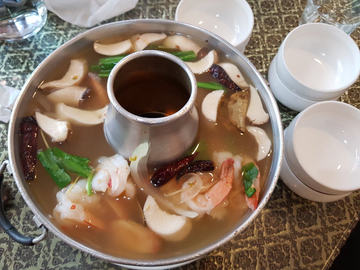 penguin7775's tweet photo. 더 먹은것! 세번째 사진은 메뉴이름은 생각 안나는데 갓 만든 육포같은 맛인데 은근히 계속 먹게됩니다. https://t.co/Cr2vLspw3J