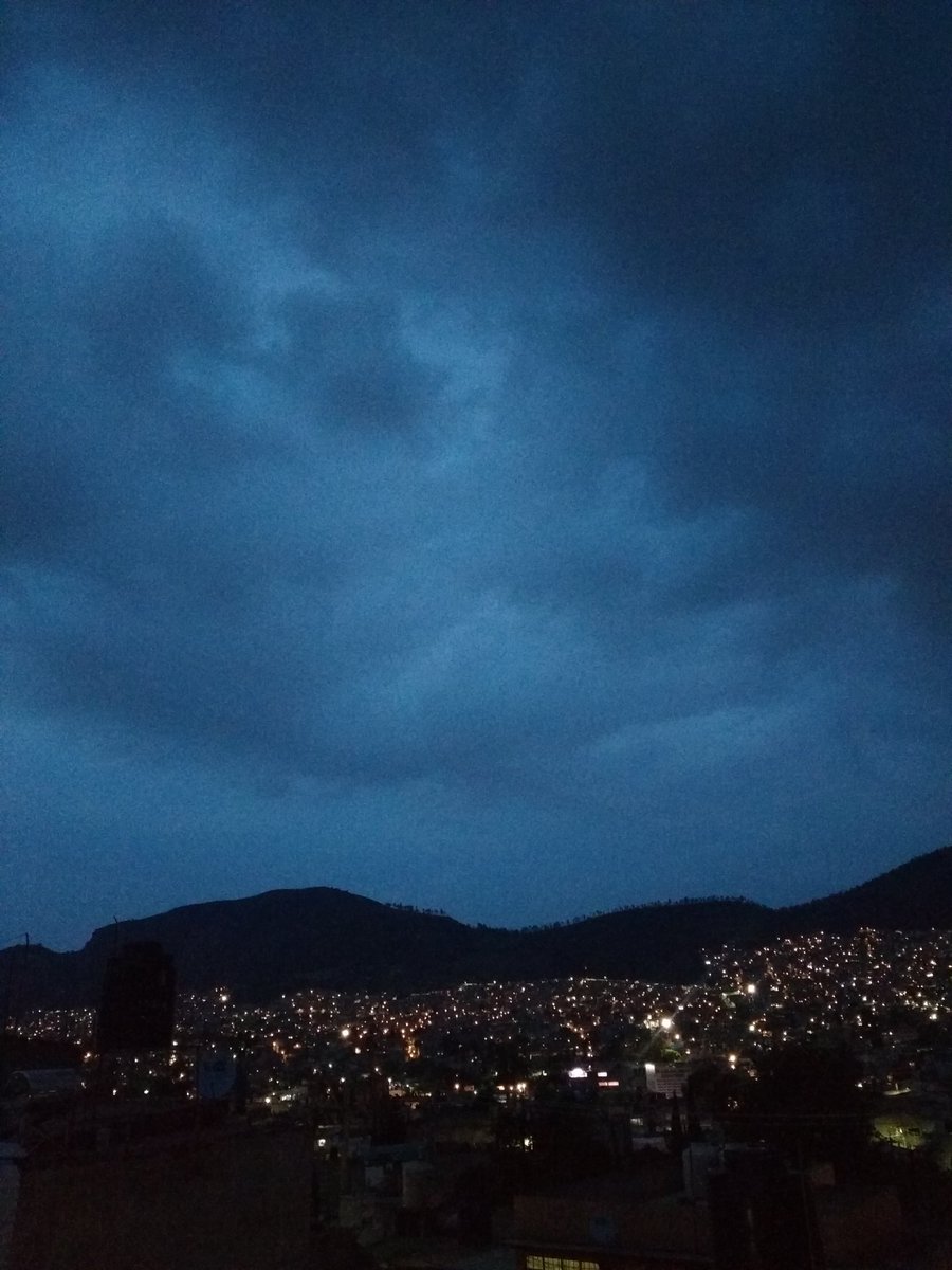 CuauhtepecCDMX's tweet photo. Así anocheció hoy en nuestro pueblo Cuauhtepec a las 20:33 h. Fotografía sin ningún tipo de filtro.

Buenas noches. https://t.co/ysAfEplufS