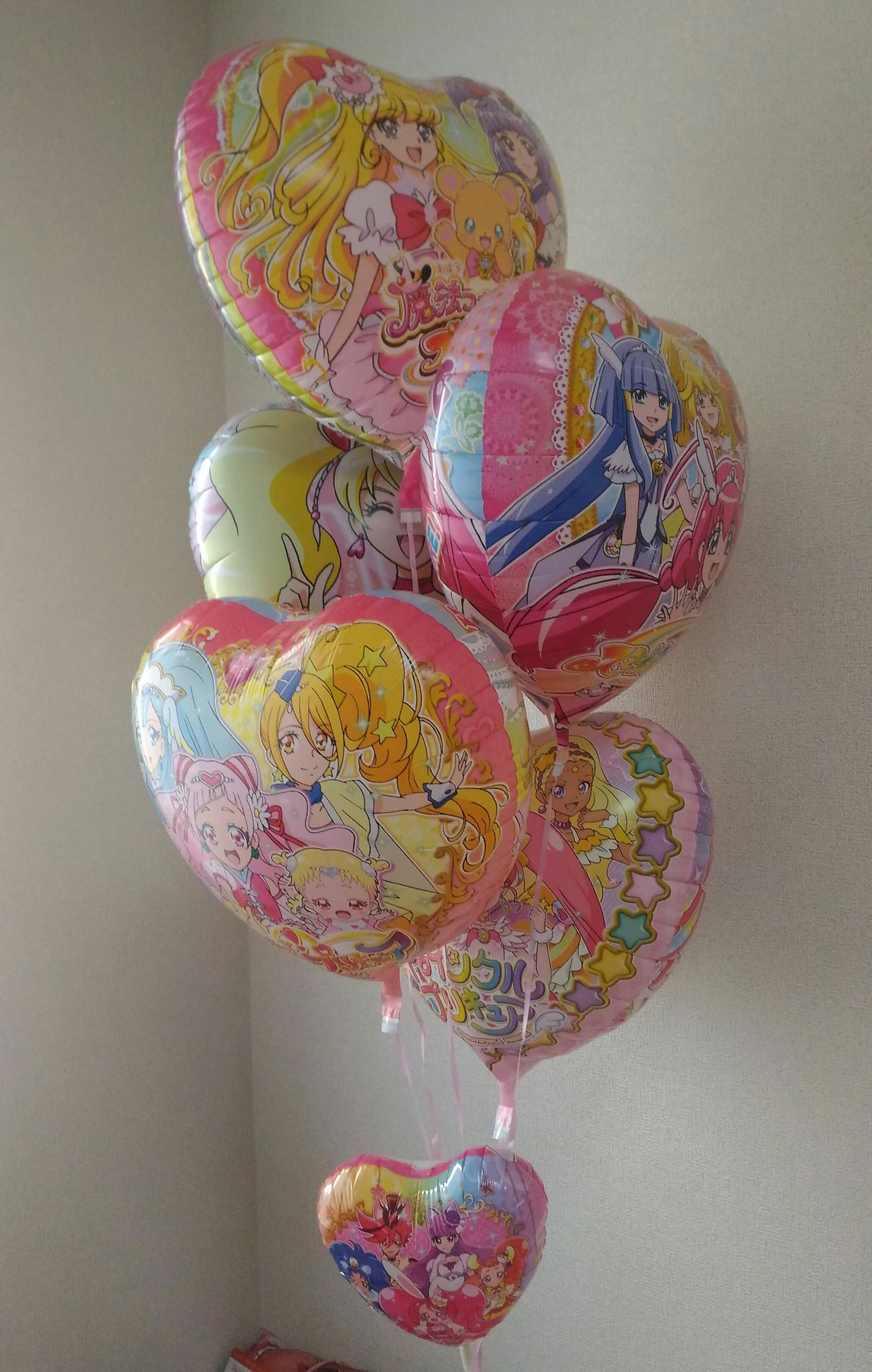 Twitter 上的 さすらいのセルポ 風船の好きな50代 8月28日より入院中 だいぶ経ってしまったが 先日買ってきたプリキュア風船 前からあったスタプリ風船 を浮かばせてみた 改めてヘリウムガスの有難みを感じるわ Precure 風船 T Co Ns4a0gpzx9