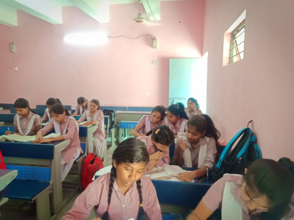 drrcsharma4's tweet photo. #maths_classes 

Students of SKV CHHAWLA are practicing Maths 
in guidance of dedicated teachers
.
.
.
.
To Improve the result
#ProudDelhiGovTeacher 
#delhieducationrevolution
@Bharti07Bharti 
@pankajutreja 
@Umashank981827 https://t.co/stIOKwmtSf