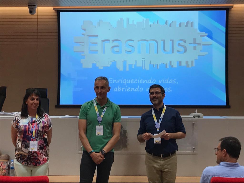sepiegob's tweet photo. ✨ Hoy estamos de Jornadas ✨
Hablaremos sobre la movilidad de larga duración para el alumnado por motivos de estudios.

Puedes acceder a más info 👉https://t.co/A0997Jagby

@CienciaGob @EUErasmusPlus https://t.co/A1idRdvjbo