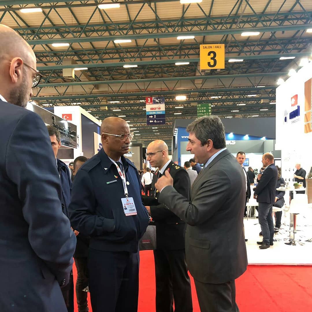 asisguard's tweet photo. #ASISGUARD teknolojilerini #IDEF19’da standımızda inceleyen Brezilya Silahlı Kuvvetleri Ortak Kurmay Başkanı Raul Botelho’ya ziyaretinden dolayı teşekkür ederiz.
#ASİS #SONGAR #SALGUR #savunma #savunmasanayii #defence #defenceindustry #teknoloji #technology #industry https://t.co/QjLkUUXTsx