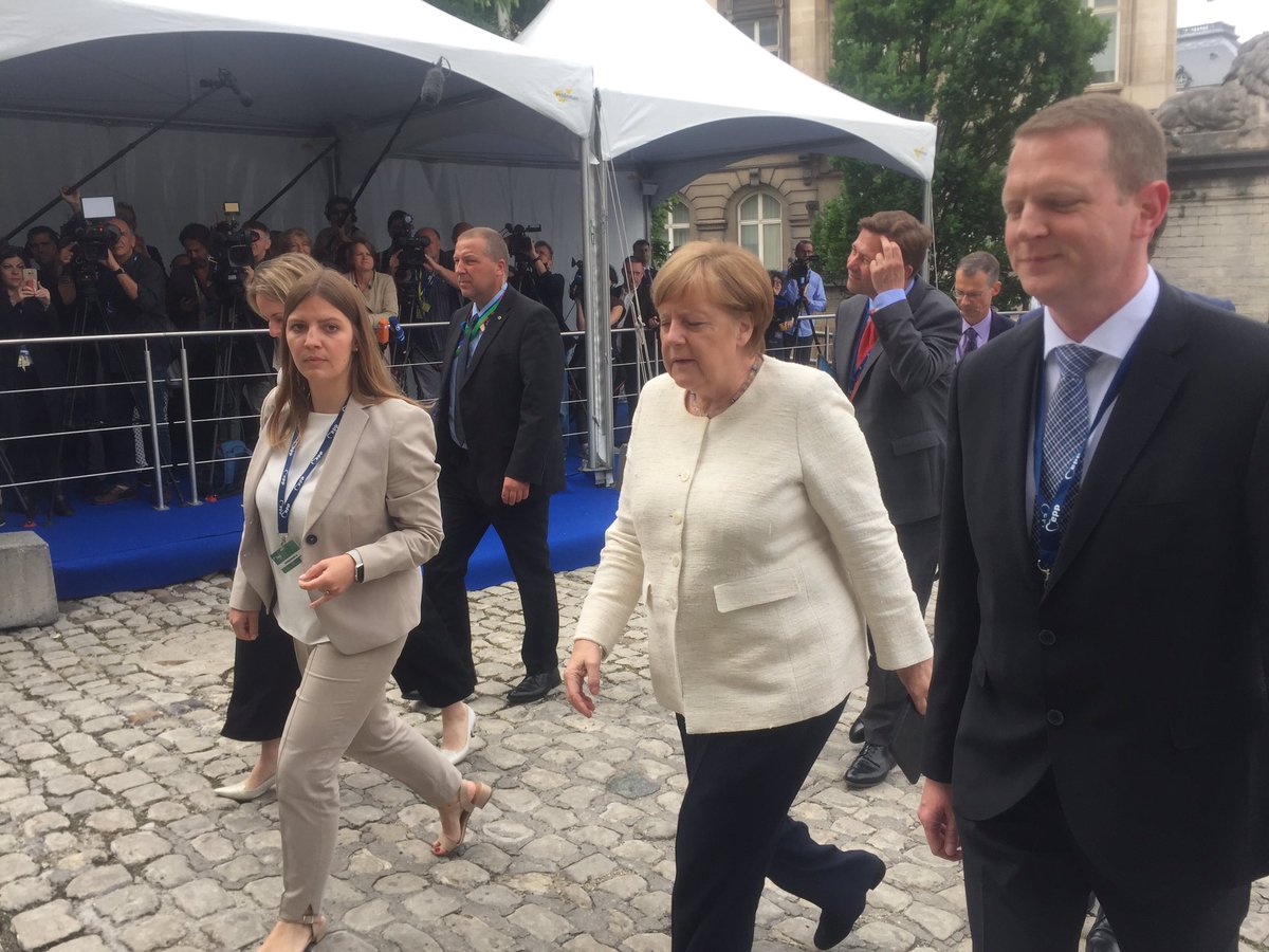 🇩🇪 #Germany's Chancellor Angela #Merkel has just arrived at the #EPPSummit ahead of #EUCO <a href="/CDU/">CDU Deutschlands</a>