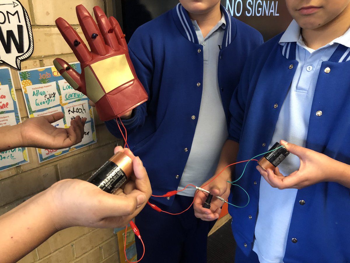 Lighting things up in 5/6R. Collaborative design and make tasks are always the best fun! <a href="/OurSchoolWSPS/">William Stimson P.S.</a>