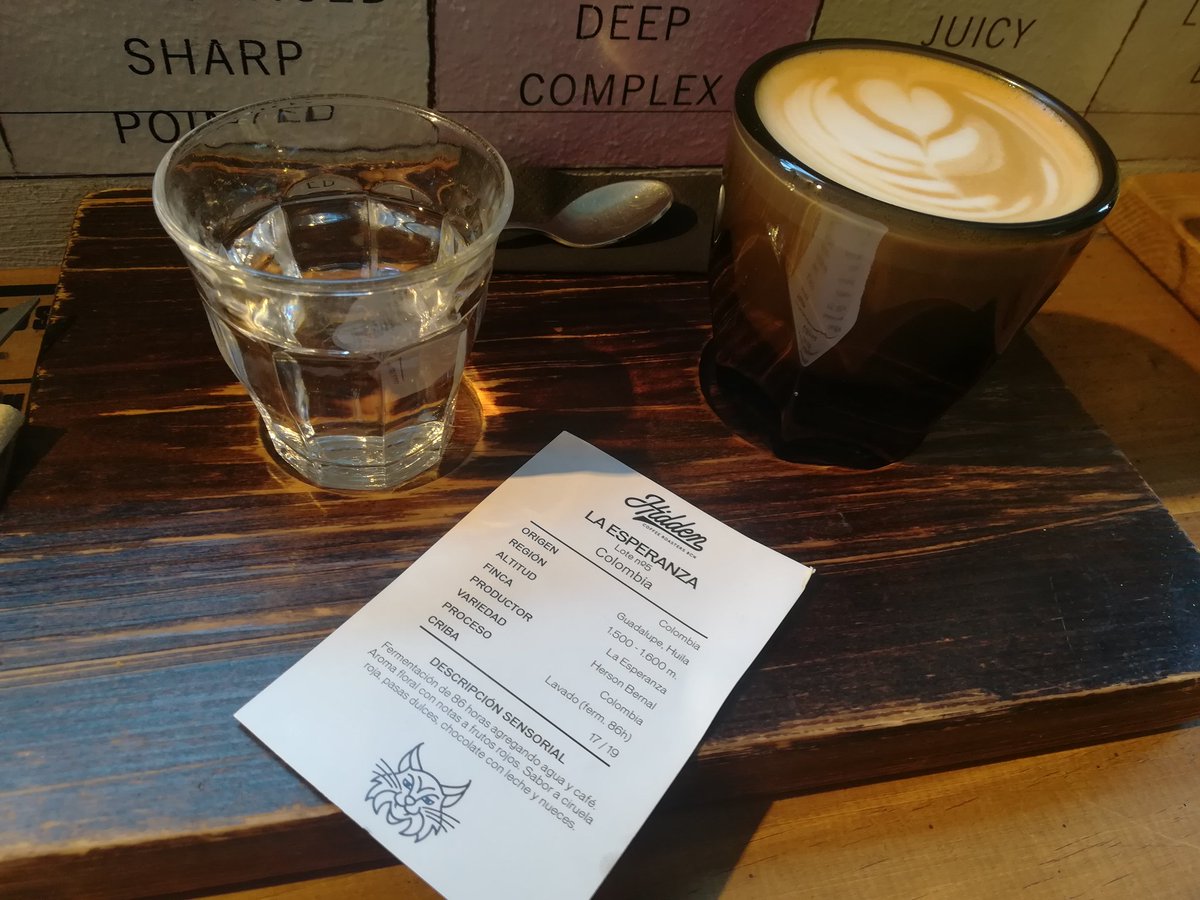 ElSextoHombreOC's tweet photo. Me han puesto un café de Colombia 🇨🇴 llamado LA ESPERANZA 🙄👀
#HiddenCafe #Barcelona https://t.co/MuS3w5JtnN