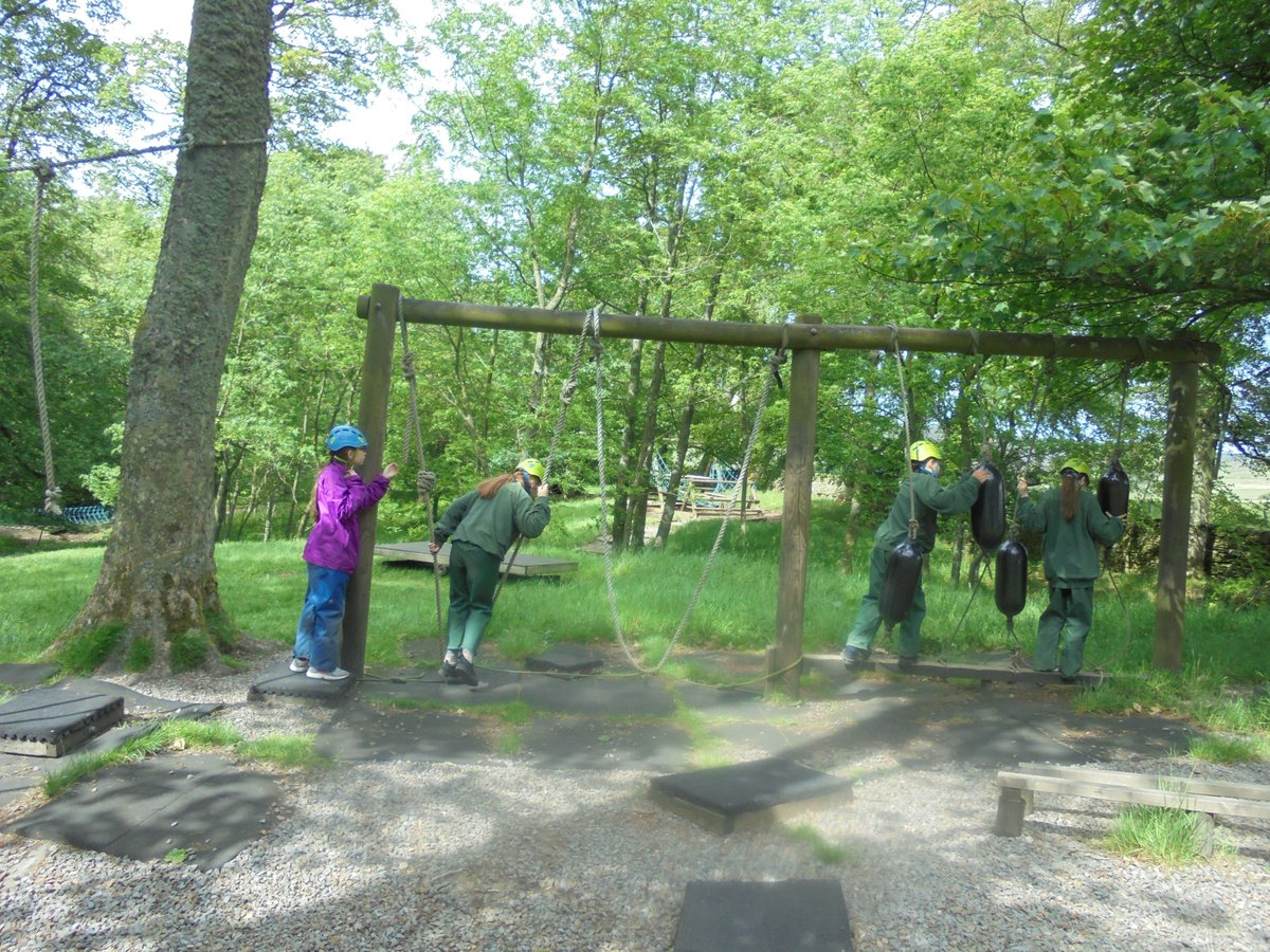 CPAMissJohnson's tweet photo. @CroftwayPrimary Tackling the obstacle course @RealRobinwood https://t.co/zQSk8nTWQa