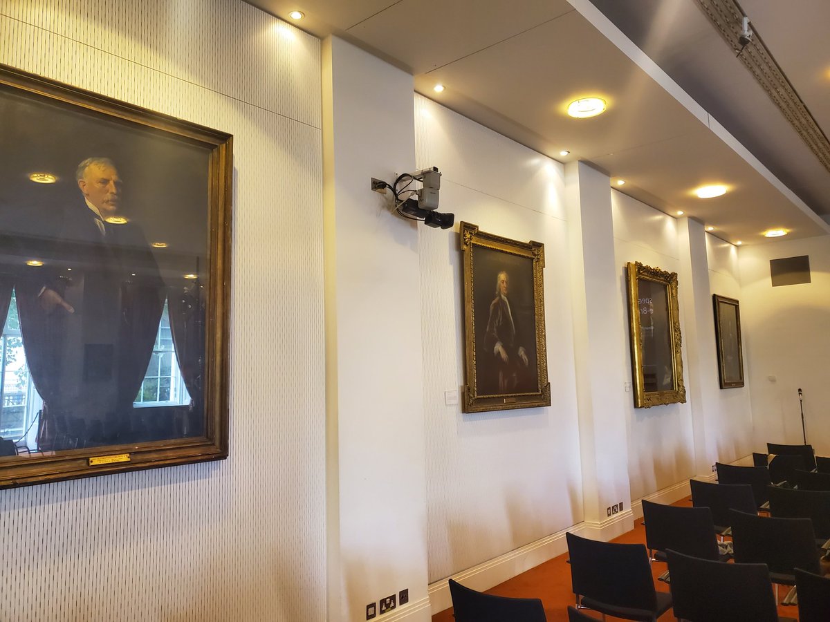 marcpisansky's tweet photo. Kudos to the Royal Society for having an equally impressive #womanwall across from their #manwall ! #SLB2019 https://t.co/0F7Va0qBDc