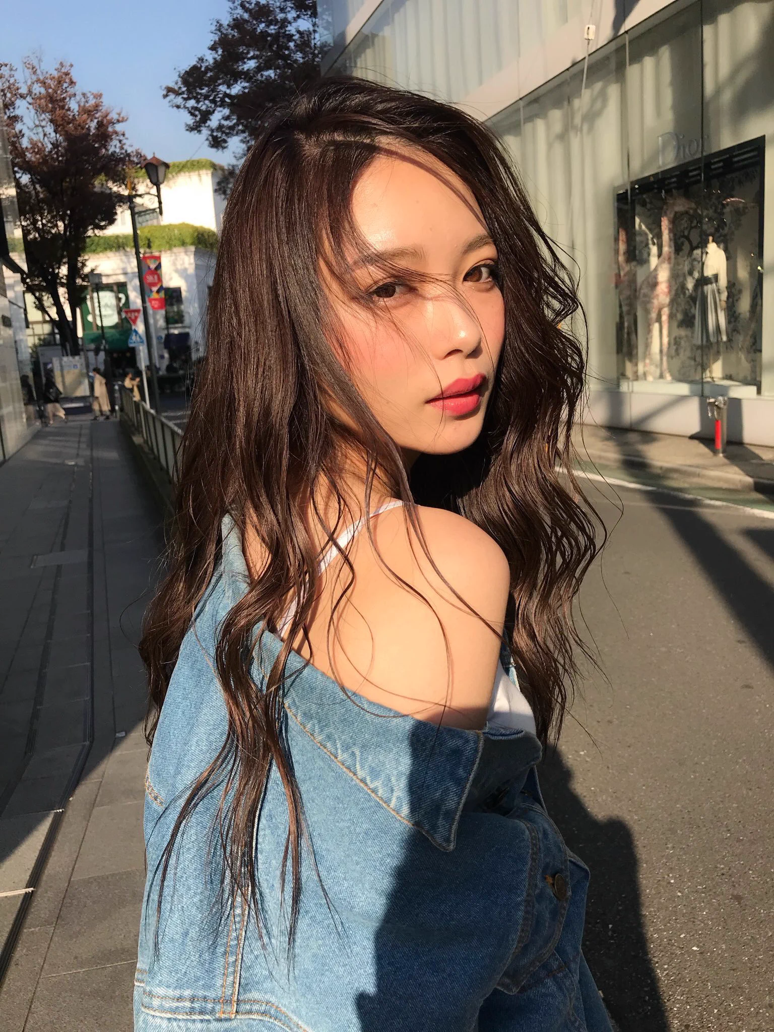 田舎の野球少女(12歳)だった彼女は？表参道が似合う美人(22歳)に成長する！