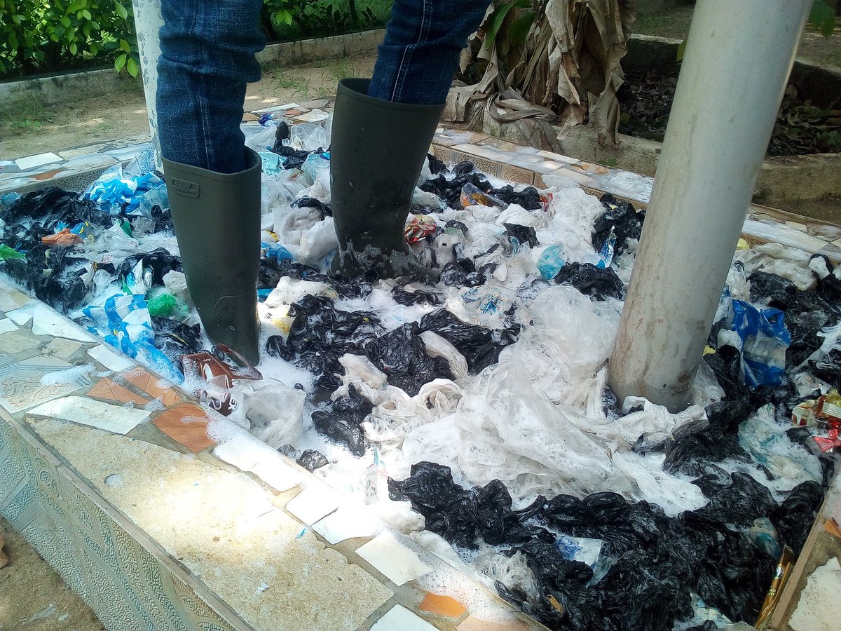 we_SCoPE's tweet photo. #Leplastique avant d’être #undéchet est #unbienéconomique, et donc produit de la valeur en termes non seulement de profits financiers mais aussi d’emplois dans des contextes de #précaritéssocioéconomiques @sename_ @woelab @WoeLabPrime @LornaRutto2013 @PreciousPlasMx @LfriiMedia https://t.co/mpradcjQIu