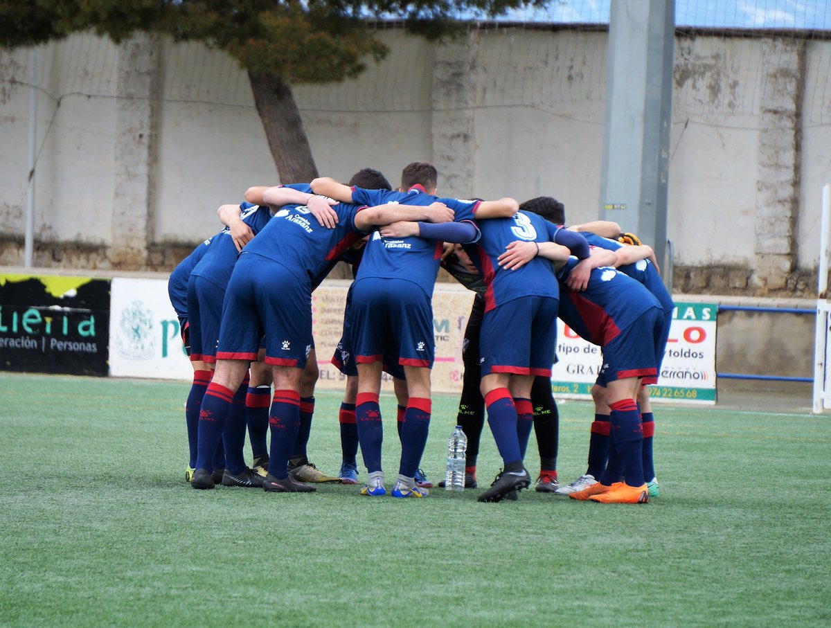 SDHuesca's tweet photo. CANTERA | Fernando Arnedillo, coordinador de la #CanteraSDH 🔵🔴, analiza el ESPECTACULAR curso del fútbol base:

🔹 Ascensos 📈
🔹 Títulos de Liga y Copa 🏆
🔹 Nuevos torneos 🆕

🗣️ "Estamos deseando que un canterano se consolide en el primer equipo".

👉 https://t.co/BPLDq4UBL9 https://t.co/P2PFvuor8f