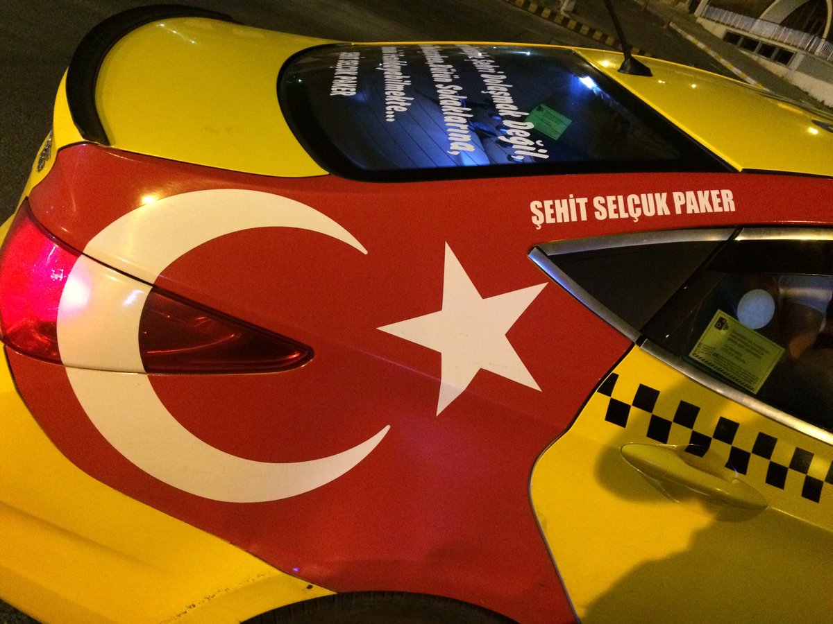 alp_tunga_'s tweet photo. İstanbul’da bir taksi,şehit SELÇUK PAKER in anısını arkadaşları unutmamış ortaya Harika bir çalışma çıkarmışlar .İnşallah bütün taksilerde şehitlerimizi onurlandırmak adına böyle güzellikler görürüz.Mekanın cennet olsun ŞEHİT SELÇUK PAKER.🇹🇷🇹🇷🇹🇷 https://t.co/6tocqS5wuU