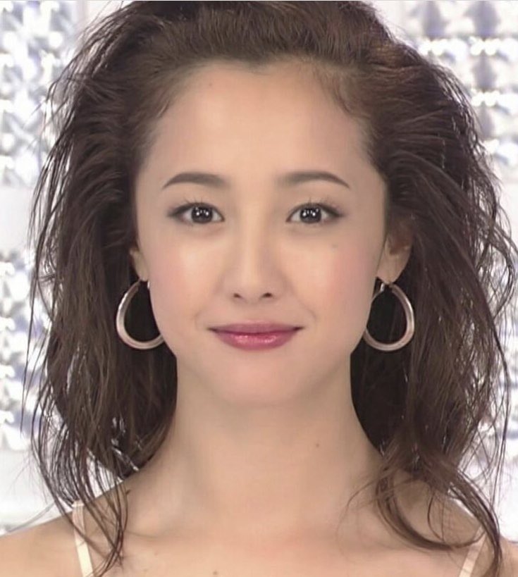 ぱにたん Sur Twitter 頬骨やりたくなる気持ちがすごくわかる 綺麗な人って目の横のフェイスラインがまっすぐ 頬骨が横に出てると輪郭が歪む ぱにたん Sur Twitter 頬骨やりたくなる気持ちがすごくわかる 綺麗な人って目の横のフェイスラインがまっすぐ 頬骨が横に出てると輪郭が歪む