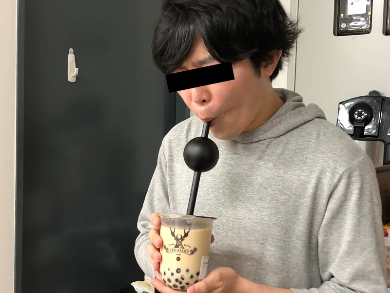 超でかいタピオカを吸ってる！？周りのタピオカユーザーに差をつけろｗｗｗ