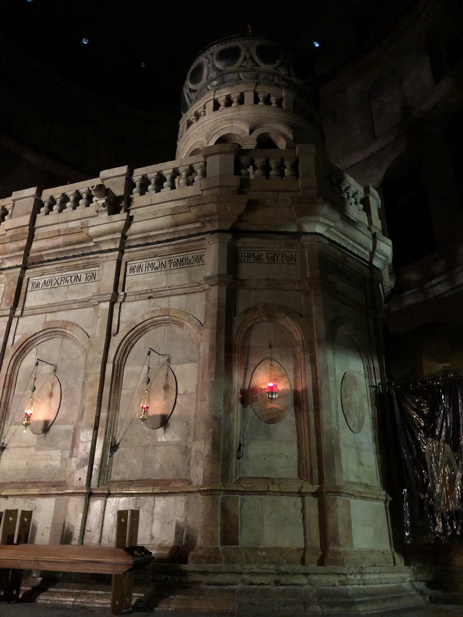nancy_gelb's tweet photo. #Jerusalem du übernachtest in der #Grabeskirche. völlig bei dir und im Gebet. Langsam wuseln immer mehr Mönche herum. Es wird hektisch. Die Türen öffnen sich um 0h - es kommen viele Menschen rein und der Gottesdienst beginnt #Fronleichnam total vergessen #bewegend #gottesdienst https://t.co/M4UJ3IOH5z
