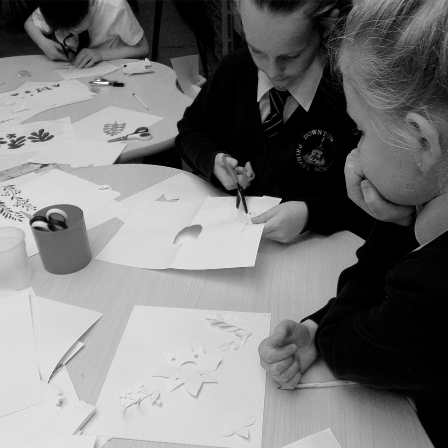 artlab_children's tweet photo. Screen-printing workshop: In yesterday #afterschoolartclub we created simplified nature inspired paper cut stencils for our collaborative poster designs.
#kidsscreenprinting #drawingwithscissors #art #arteducation #kidsartclub #primaryschoolart #artfacilitator #salisburykids https://t.co/auGGjUtqsj