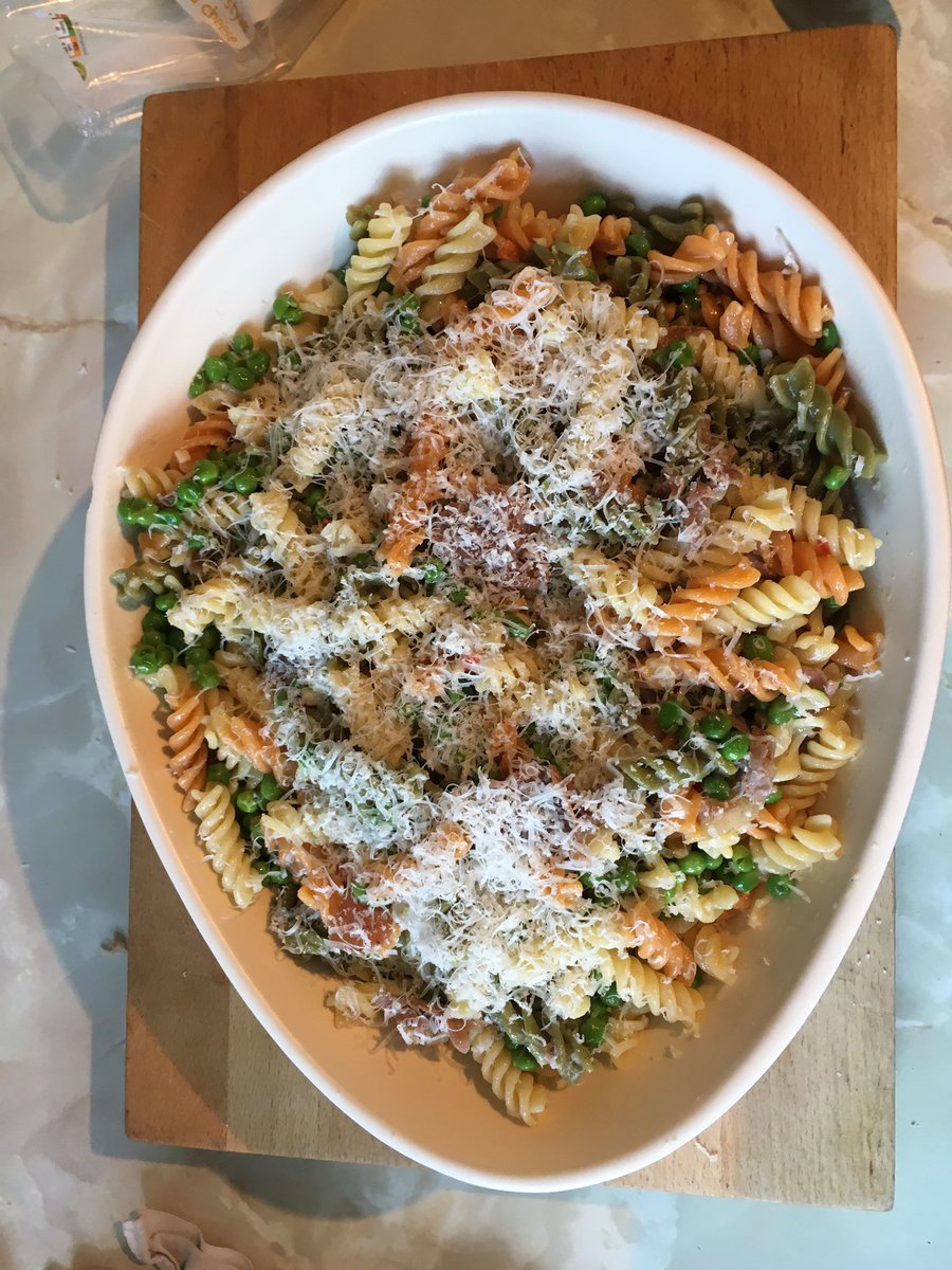 cookbug2014's tweet photo. @GDeLaurentiis aglio E olio with peas &amp; prosciutto 🥰
We have friend coming for dinner &amp; pea pesto on crostini ( my fav ) 🥰🇮🇹- Thankyou for recipe link on your Twitter https://t.co/LV8Yz6gkkw
