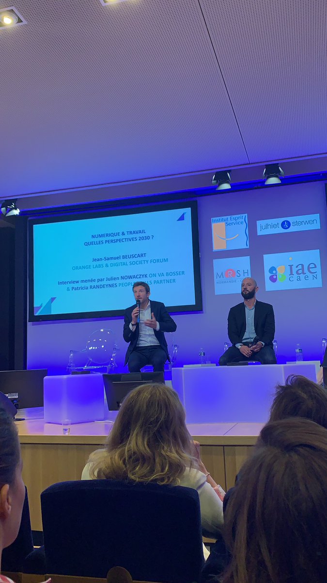 Notre champion n’a pas loupé son départ ! <a href="/juliennowaczyk/">Julien Nowaczyk</a> interroge Jean-Samuel Beuscart sociologue <a href="/ODSForum/">DigitalSocietyForum</a> en compagnie de Patricia Randeynes 

#labhuman19