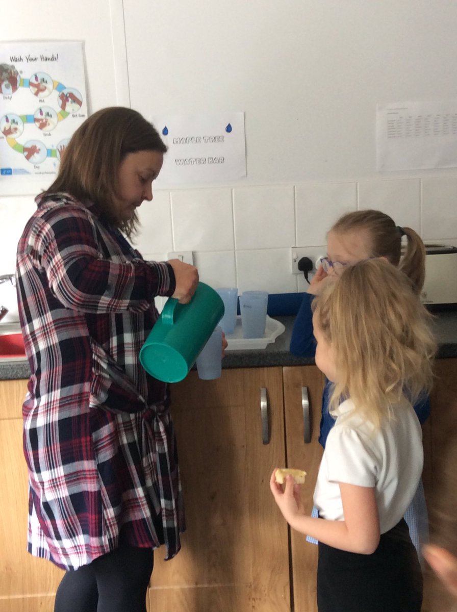 MrsSlaterAS's tweet photo. Giving our brains a boost at Maple Tree Water Bar! 🧠 💧 #sortyourbrainout @DrJackLewis @ThriveApproach @LadywoodKH https://t.co/sCn6RQe5Om
