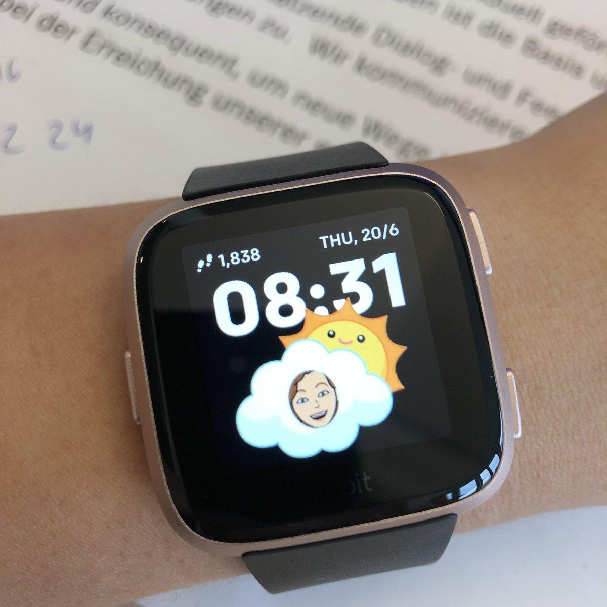 bitmoji fitbit versa 2