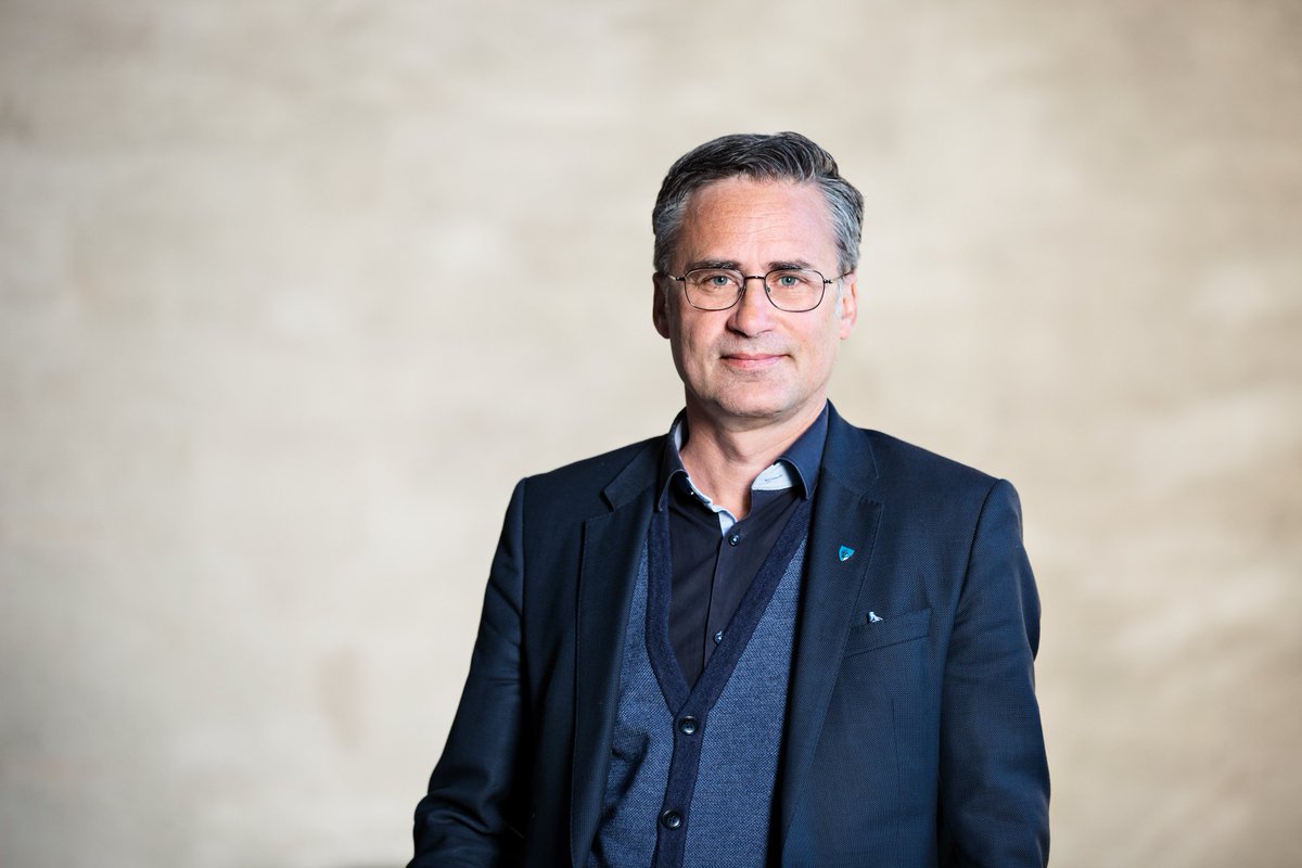 "Ska man tro på utvecklingen så kommer vi få allt svårare att öka eller i värsta fall bibehålla resurserna, därför måste vi jobba smartare i den framtida samhällsbyggnaden"
Stadens CDO <a href="/PhilipChrister/">Christer F Philip</a> om Stockholms Strategi för en smart och uppkopplad stad
smartstad.stockholm/2019/06/19/bet…