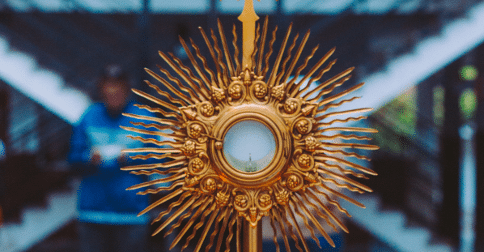 catholiclink_en's tweet photo. How does what appears to be a piece of bread and a cup of wine become the Body and Blood of our Lord? Embracing this concept requires us to truly believe the words of Jesus in John 5:56. #CorpusChristi #Eucharist #CatholicChurch #feast https://t.co/VHGjpmlI5E https://t.co/nLVCe0mUYP