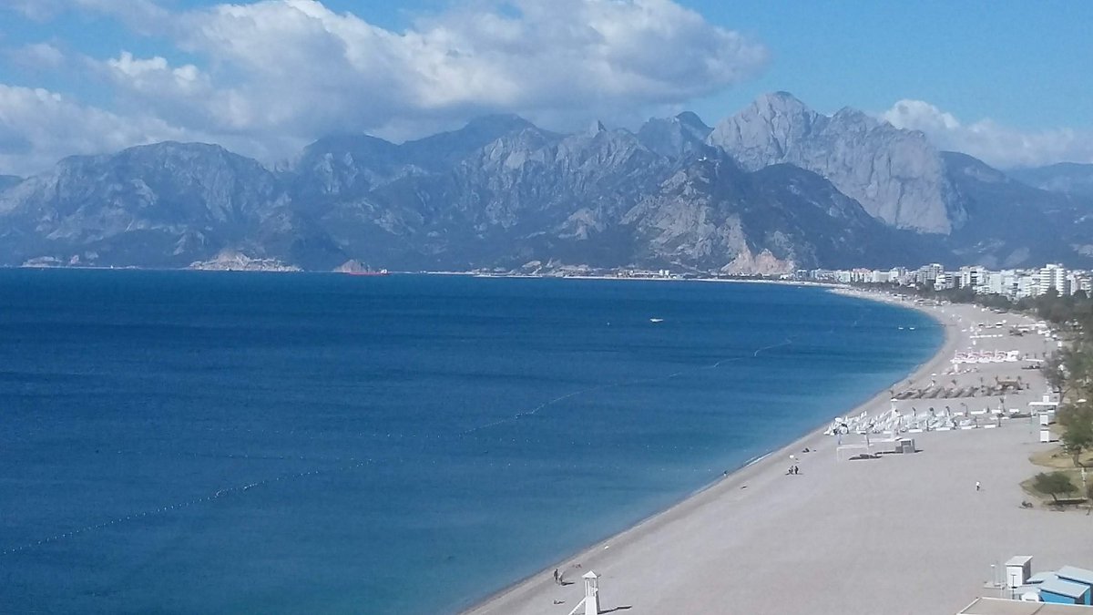 #Koyaalti Beach against the backdrop of the Taurus mountains in Antalya.#goturkey#exploreturkey#turkeytravel#loveturkey@lakshmisharat@travelseewrite@rohithangal@shruthijit@dhanyarajendran