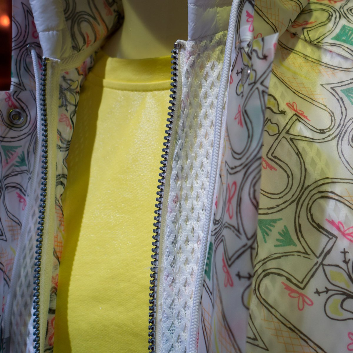 conteofflorence's tweet photo. IL LATO ARTISTICO DELLA MONOGRAM MANIA.
Capo antipiega in poliuretano stampato allover … dal bianco al giallo e oltre!!!

Spring Summer 2020
#SS20 #Spring #Summer #pittiimmagine #firenze #newcollection #monogrammania #colours #alloverprint #overdressing #art #graphicdesign https://t.co/E5yO0TgpMb