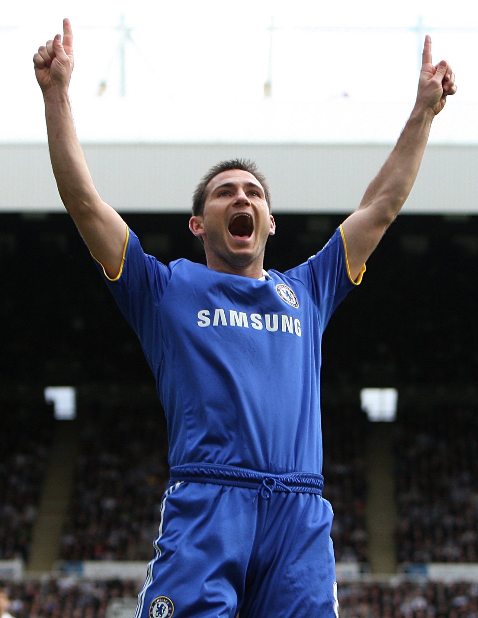 Happy Birthday to Frank Lampard! 913 games       106 caps 303 goals 13 trophies 

What a player! 