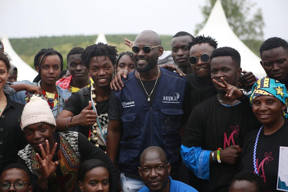 mauricekirya's tweet photo. Even through their tough situations, the youth in Nakivale Refugee Settlement (Uganda)smiled and hoped for a better day. They sang and danced,  Let's welcome them with open arms.Let's make them feel at home.  #worldrefugeeday 📷 @carolineirby  #withrefugees
 @unhcruganda https://t.co/OTPmUtALoj