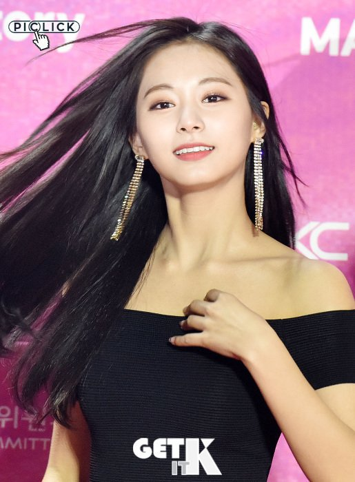 choutzuyu99's tweet photo. ma’am this is a music awards show, not Miss Universe finale https://t.co/bCGAbl1xUp