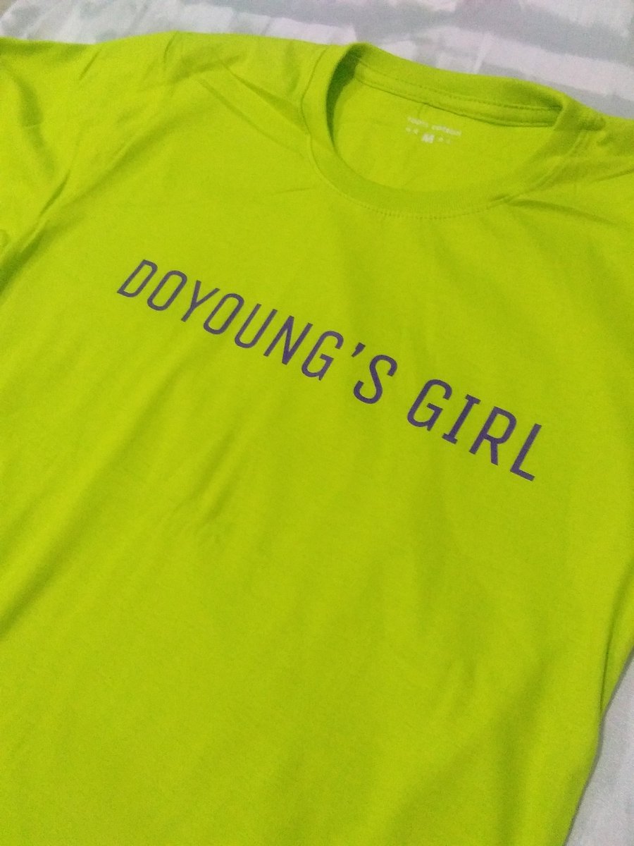 เสื้อสีเขียวนีออน tweet media