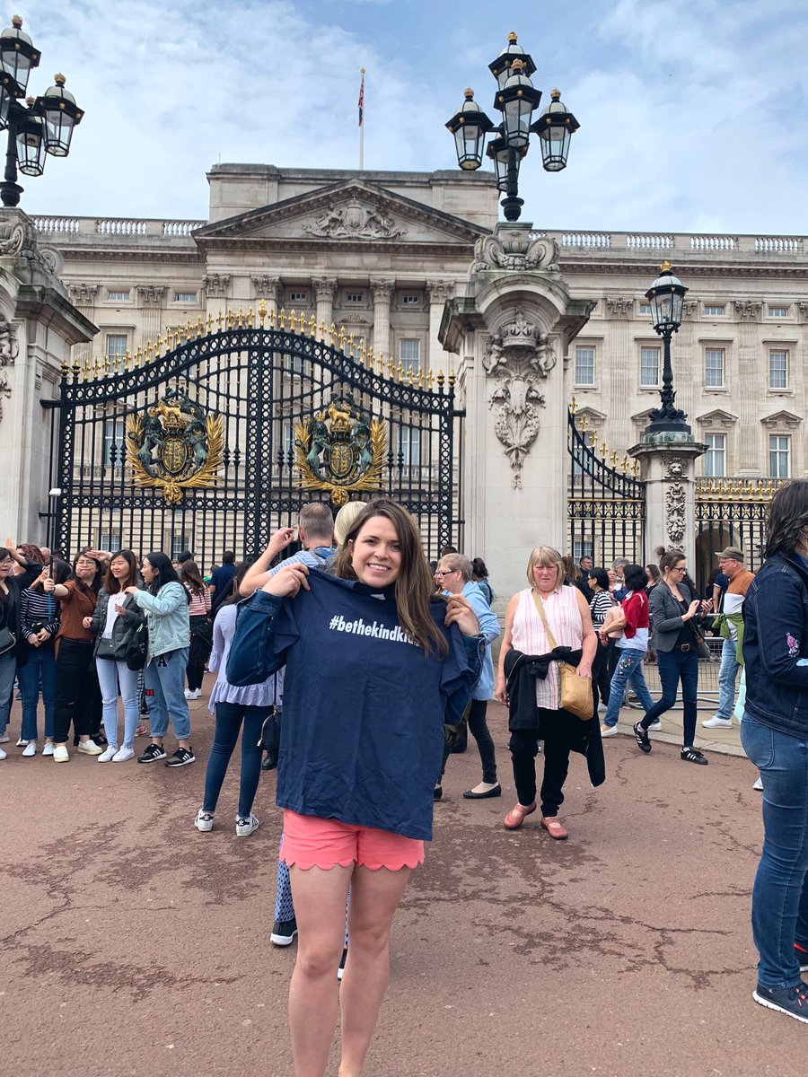 #bethekindkid at Buckingham Palace 🇬🇧 @JAMbethekindkid @FrewsCrews