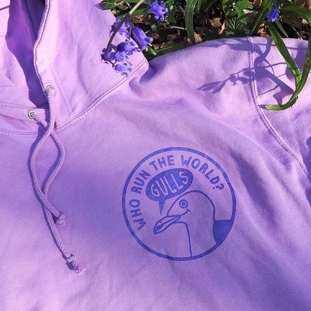 FINALLY our lavender hoodie has been restocked in all sizes!! 💜 We only have a few of each and it seems to be a tricky one to get hold of 😬 I’ve added a direct link in our profile for anyone hoping to nab one 😘🎉
.
.
.
#hellododo #whoruntheworldgulls … bit.ly/31LbSes