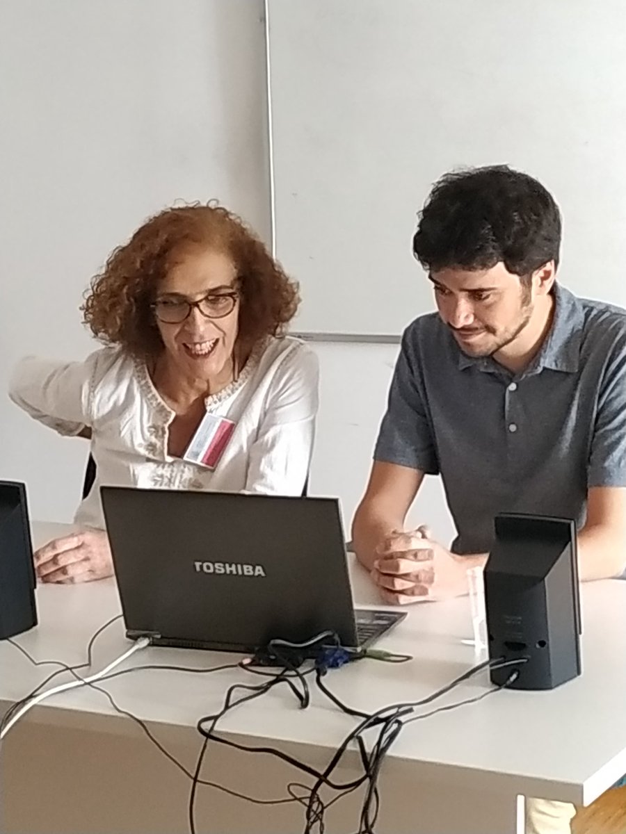 RosaPradasRegel's tweet photo. Hoy el curso #comunicarural entra en la recta final con dos periodistas expertos en comunicación rural Diego Pontones @redespanola y @maribelaguti explicando cómo elaborar y poner en marcha una Estrategia de Comunicación en #RedesSociales. @redrunacional @PeriodistaRural https://t.co/HL1n2BL9Hj