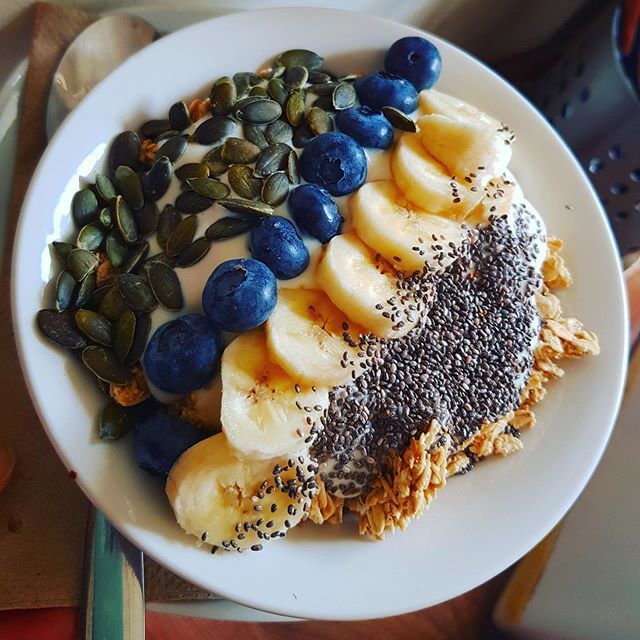 ChapterOneCS's tweet photo. For all of you healthy early birds out there, we have a *Super Seed Granola* with no added sugar, but plenty of natural sweetness - with Banana, Almonds, Blueberries, Chia Seeds and Pumpkin Seeds.🐦👌🏽🌱💛
#chapteronecoffee #veganbreakfast #granola #edin… https://t.co/hUqUW98gfH https://t.co/kxc750oebx