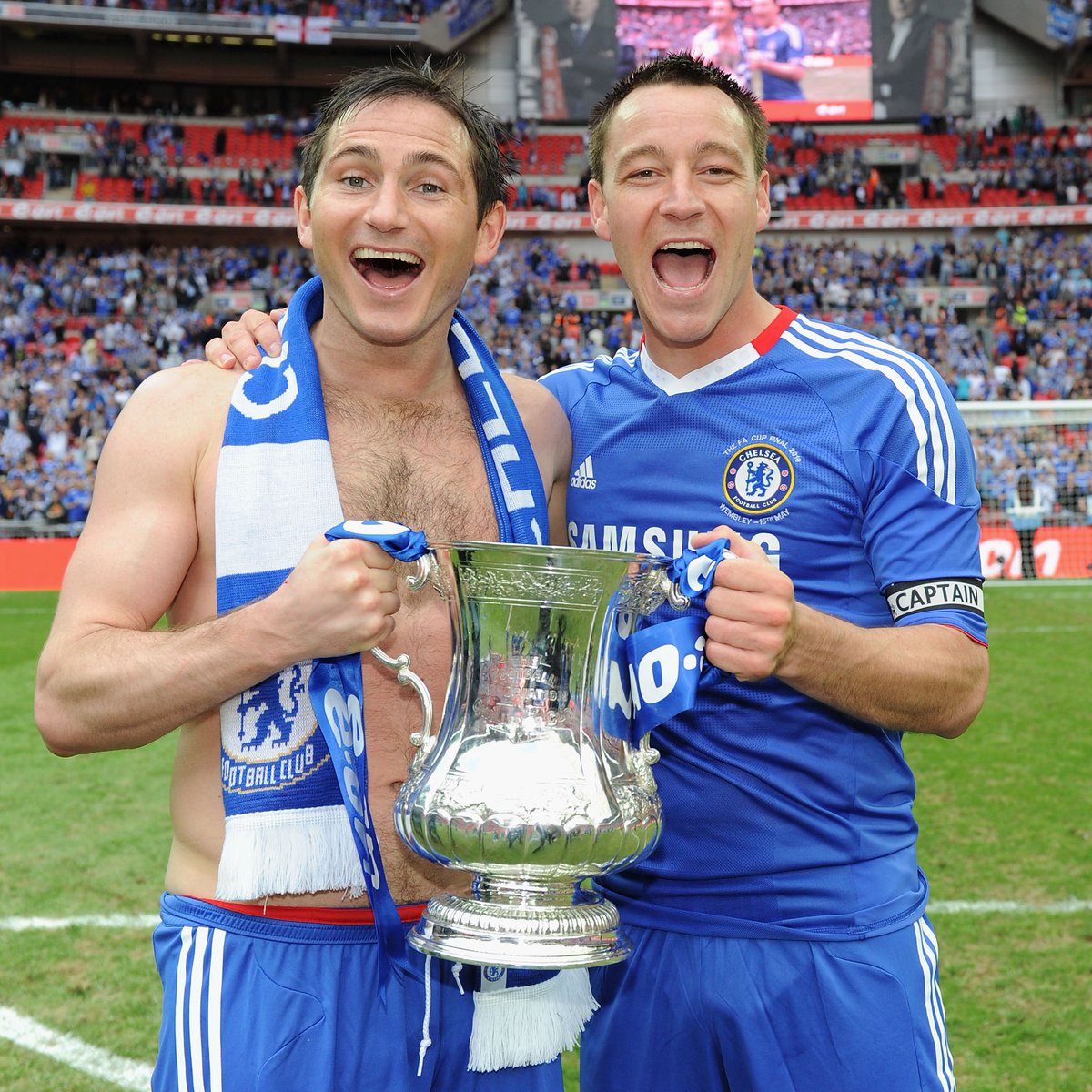 Football__Tweet's tweet image. Happy birthday to Frank Lampard, who turns 41 today.

🏟 Games: 913
🏴󠁧󠁢󠁥󠁮󠁧󠁿 Caps: 106
⚽ Goals: 303
🏆 Trophies: 14
✅ Only midfielder to score 150+ goals in the Premier League
✅ Chelsea&apos;s all-time goalscorer
✅ Fourth-most assists in Premier League history