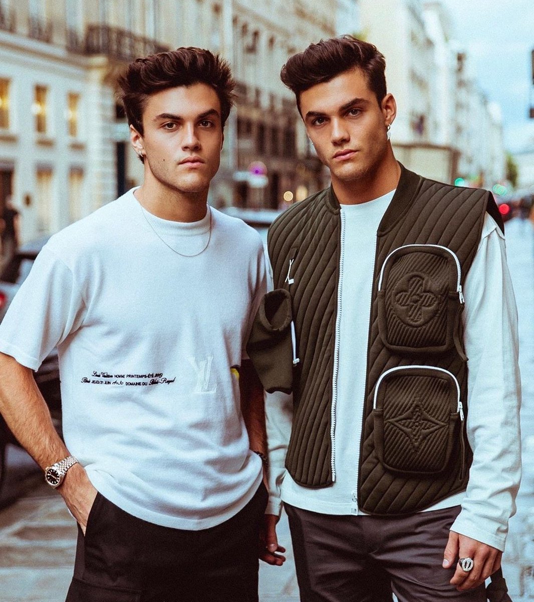 GrayethanD's tweet image. Grayson looks young af but still has his daddy mode on

I fuck with that.
