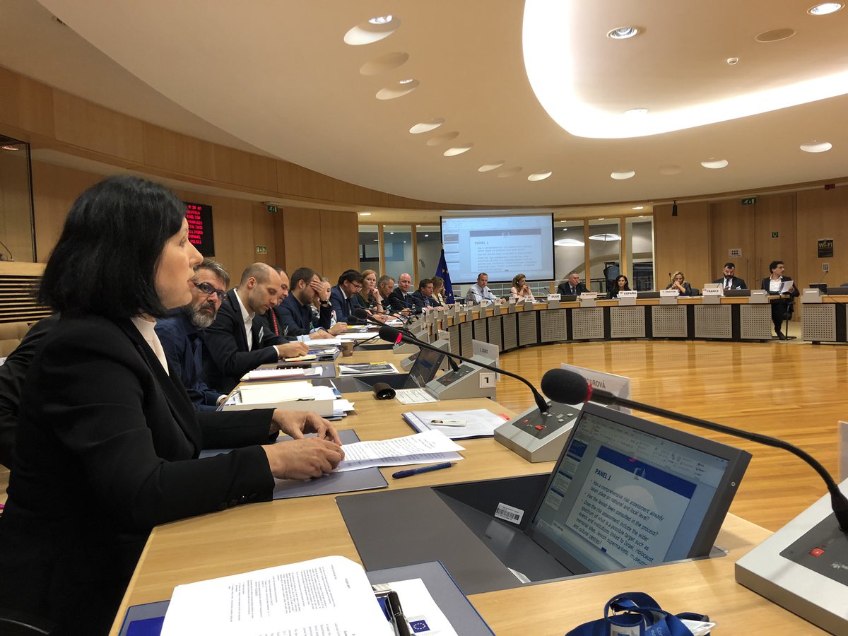 read 2 transitive permutation groups