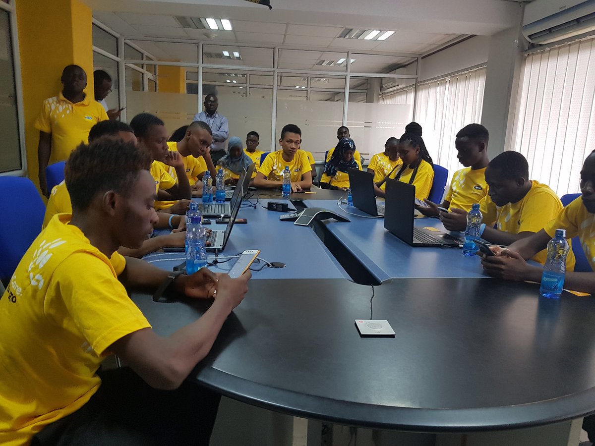KabajiElly's tweet photo. #BrighterLives 
With 21 Days of #Yellocare @MTNKe Mombasa ofce with students from @Kenyacoatnpoly attending a telepresence lecture from @CUEA_OFFICIAL  university campus https://t.co/4gk3PJIM84