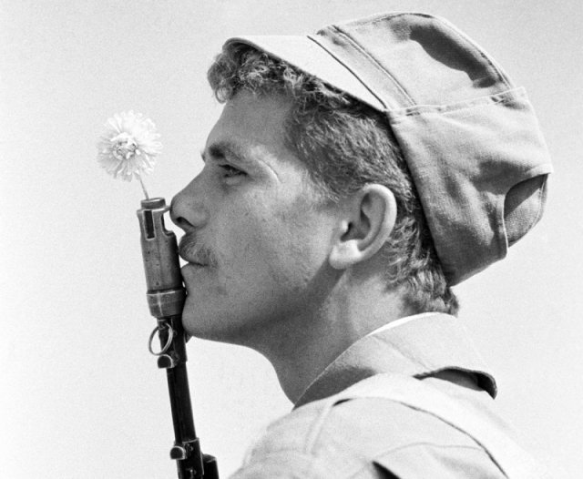 sovietvisuals's tweet photo. Soviet soldier after withdrawal from Afghanistan, 1989 https://t.co/8mBZVdSVYD