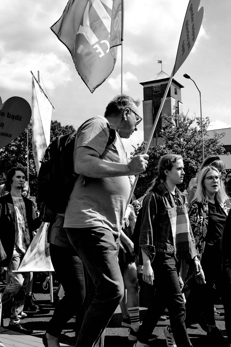 HillShots's tweet photo. Tatuś?...
#streetphotographypoland #streetdogsofpoland #marszrownosci #kolory #lgbt #rownosc #tolerancja #streetdogsofpoland #streetphotopoland #streetphotography #fotografiauliczna #fotograf #fotografia #ulica #miasto #zielonagora #bnwpoland #lensculture #lensculturestreets https://t.co/ALrh5rTrEm