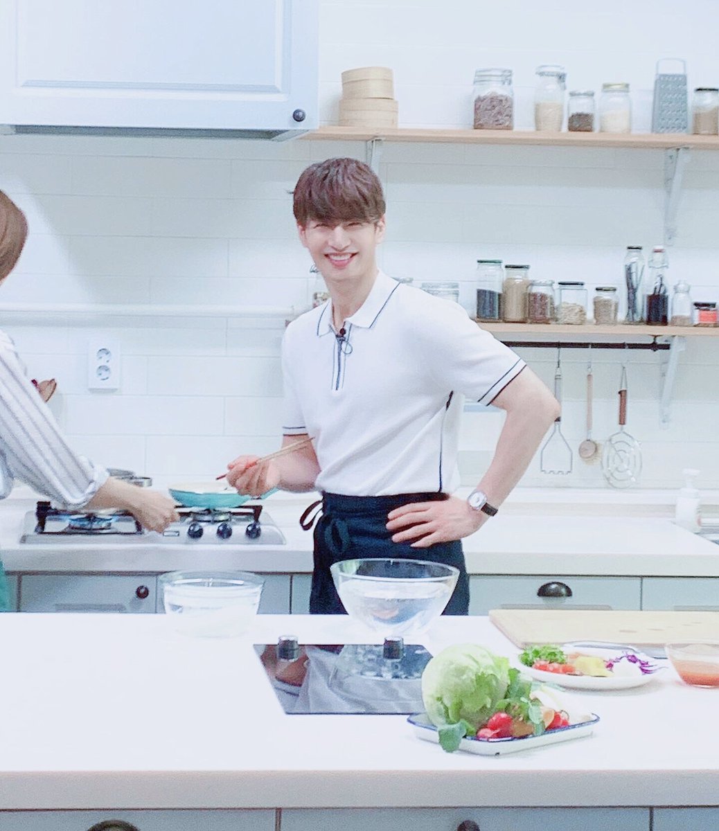 날도 더운데 굳이 누렁누렁한 필터 끼얹지 말자... 고화질 원본으로 줘 차라리 흑흑..