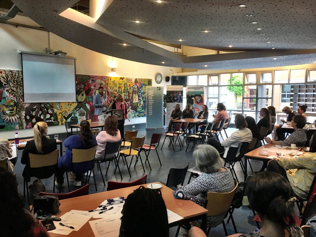 FlevolandWerkt's tweet photo. Switch! Administratieve banen staan onder druk van de automatisering. @werkenlelystad en @uwv brengen vandaag werkgevers uit #lelystad bijeen om zich te presenteren aan gekwalificeerde werkzoekenden die een carriére switch willen maken. #flevolandwerkt https://t.co/timggQxdly
