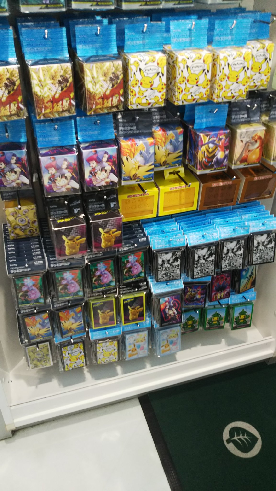 ヨサノ記念館 はい 皆さん お待たせ致しました ポケモンセンター名古屋のカード売場の様子です 最近 来れていなかったのでツイート出来てませんでした ご来店の際の参考になれば幸いです ポケモンセンター名古屋 ポケモンカード 陰キャの帝王