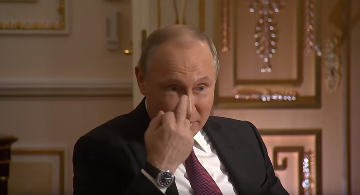 Путин средний палец