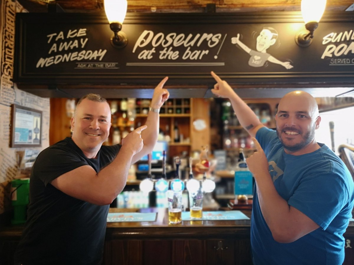 Karl & Patrick, Canadian military men LOVED @WhiteHorseDover SO much that they stayed here drinking whilst their girls sulked outside!! Brave #Poseursatthebar  @kentlivenews @VisitKent @KentishExplorer @ExploreKent @destdover @doverexpress @Canada @TeamCanada @CanadaMoments