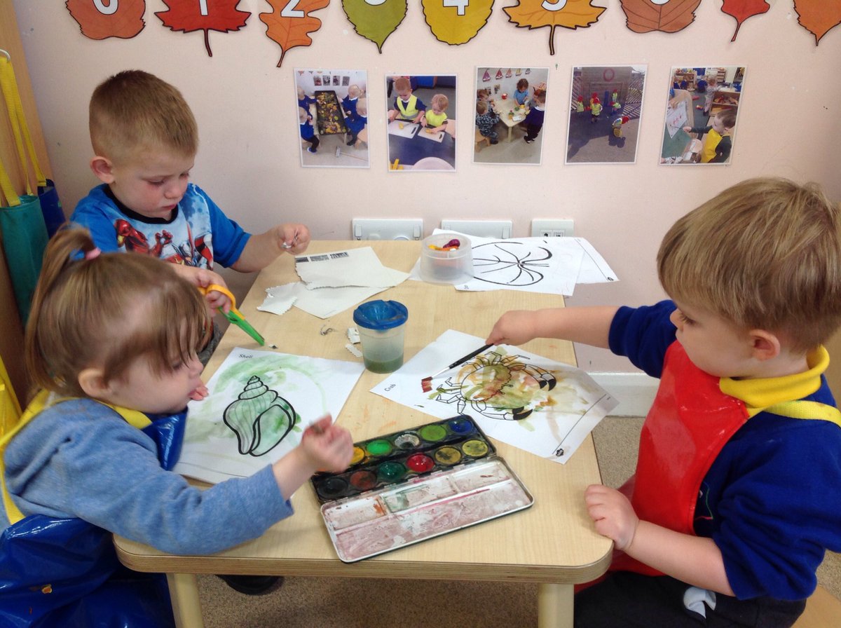 TH_Nursery1's tweet photo. We are using the water colours, to paint our sea creatures. π¨π§#THLearnN https://t.co/XKPlT02Eu7