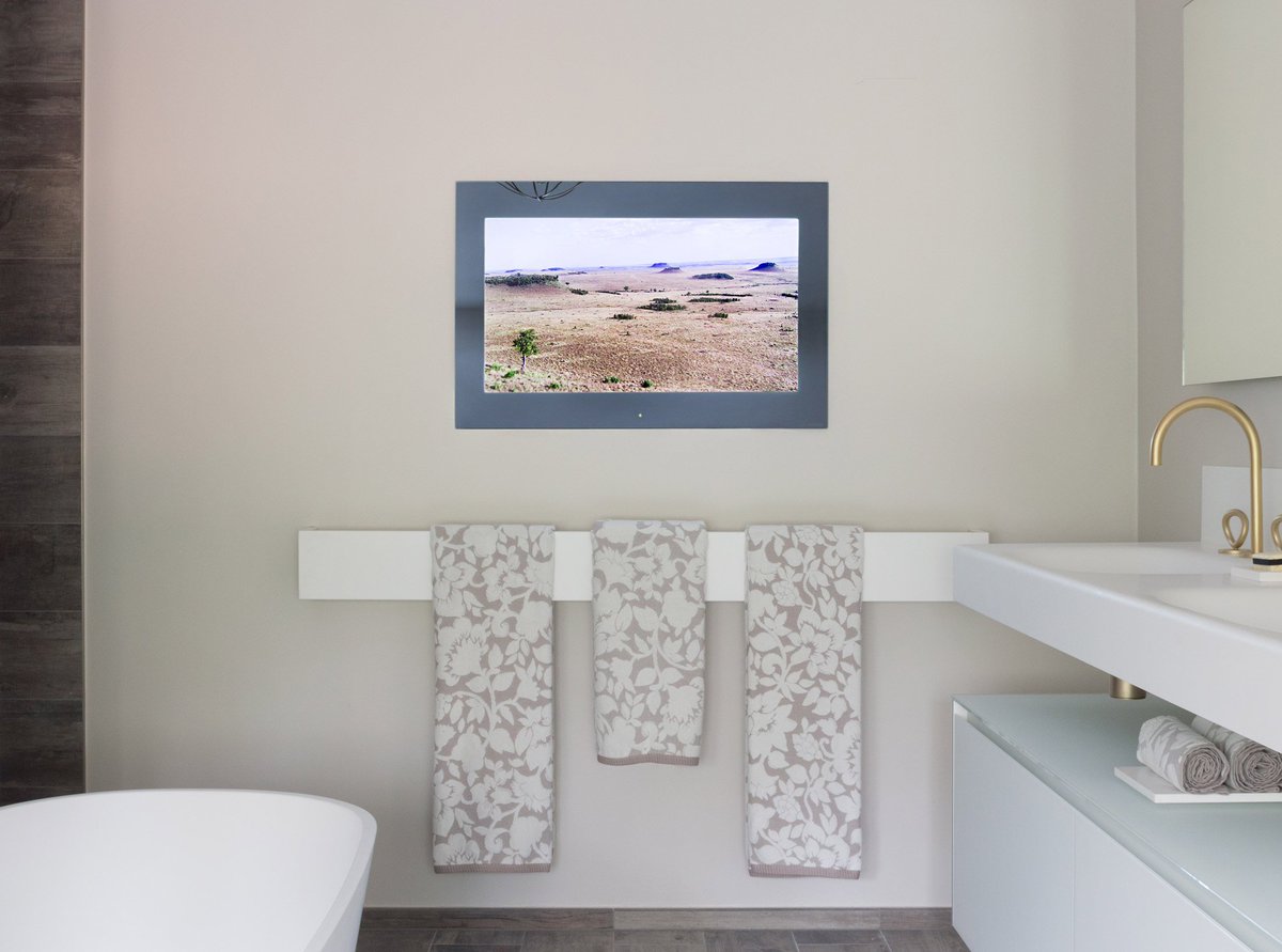 Who wants to watch TV whilst relaxing in the comfort of their bath?🙌

The Aquavision is a waterproof television set that allows you to relax in style!

#tv #bathroom 
ow.ly/btXK50uv7CG